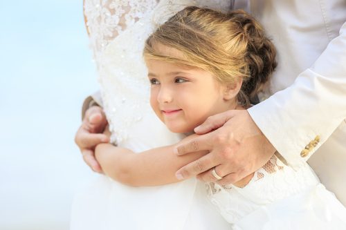 Dedans-Photography- -Girl-Holding-Parent-Tenderly